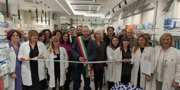 Inaugurazione farmacia