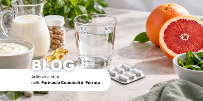 Tavolo con depositato sopra alimenti epr la colazione quale latte, yogurt, bicchiere d'acqua e arancia. Oltre a integratori in pillole
