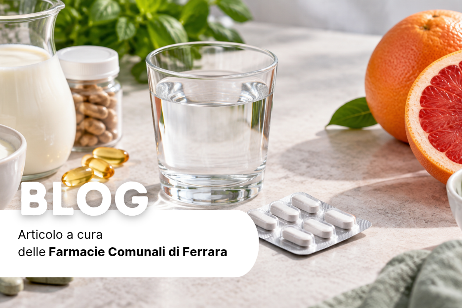 Tavolo con depositato sopra alimenti epr la colazione quale latte, yogurt, bicchiere d'acqua e arancia. Oltre a integratori in pillole